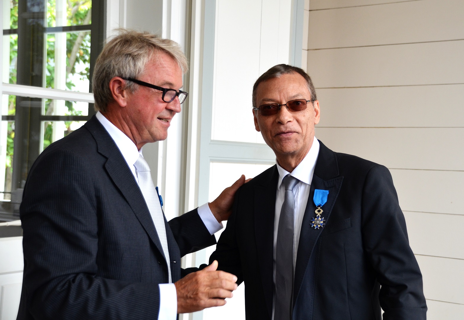 A PROPOS DE JEAN-FRANÇOIS SAMLONG...