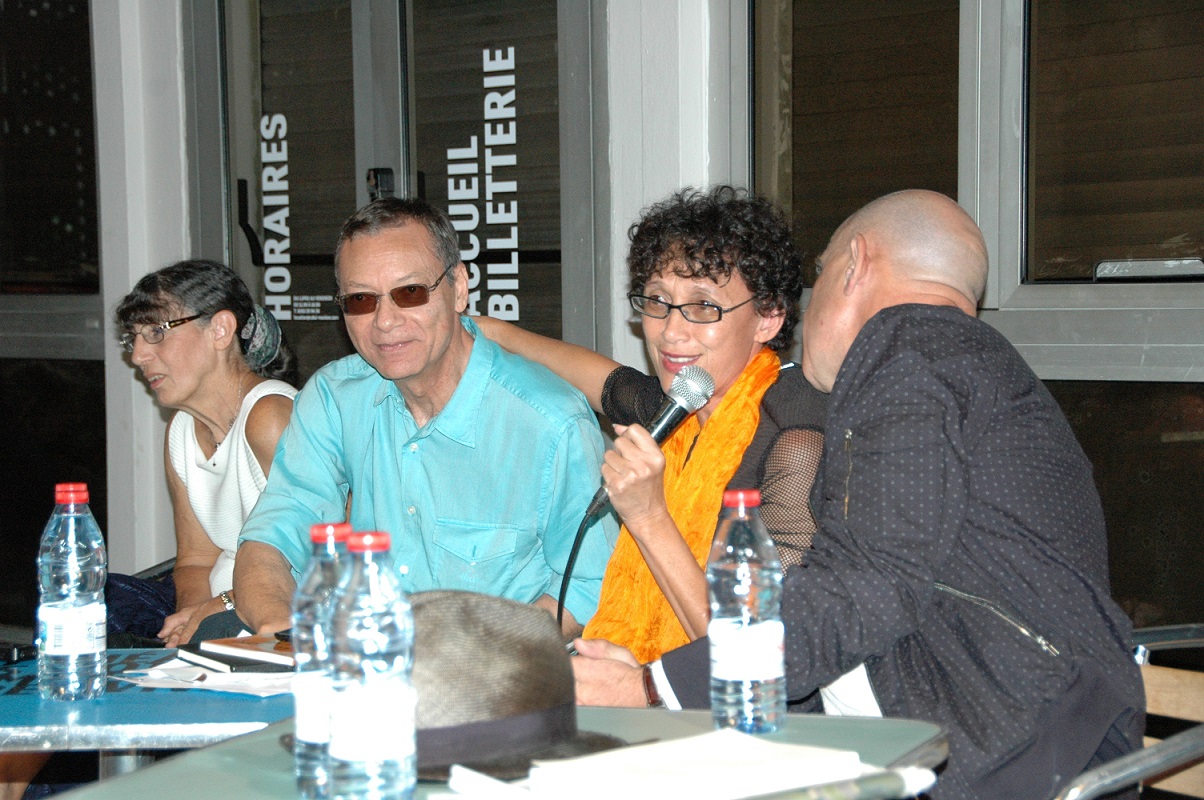 UN MONDE FOU DANS UNE AMBIANCE JOYEUSE