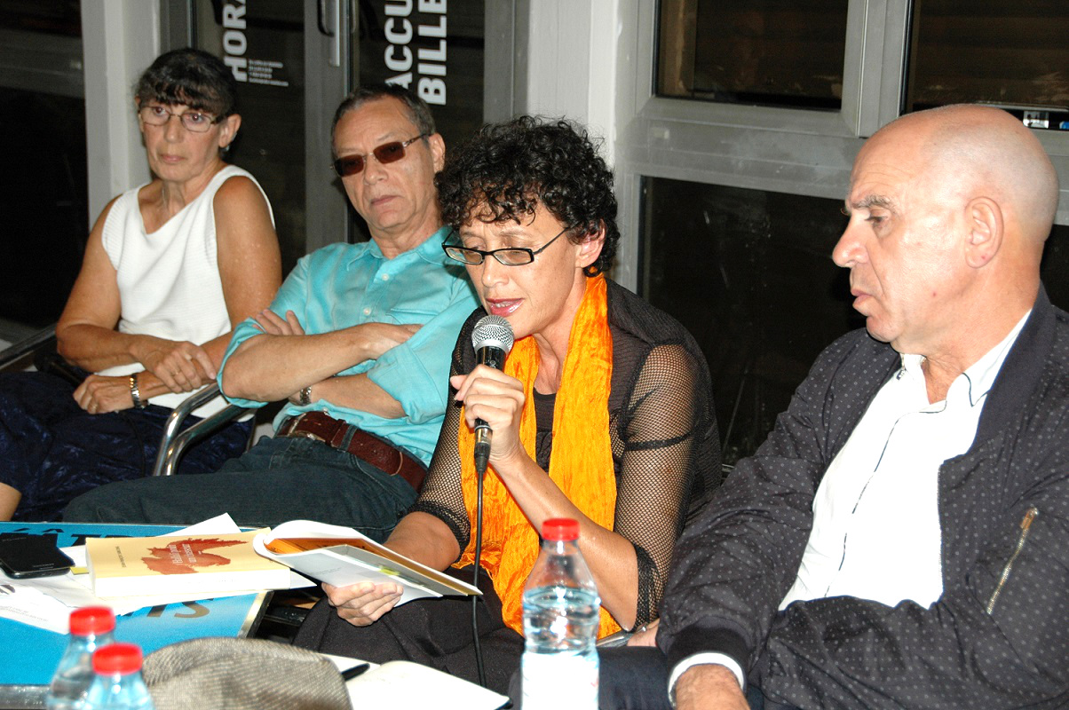 UN MONDE FOU DANS UNE AMBIANCE JOYEUSE