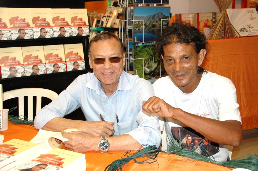 Débat-dédicace à la libairie Autrement à Saint-Pierre