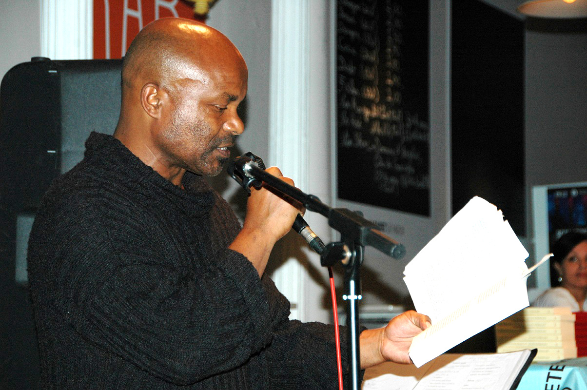 UN MONDE FOU DANS UNE AMBIANCE JOYEUSE