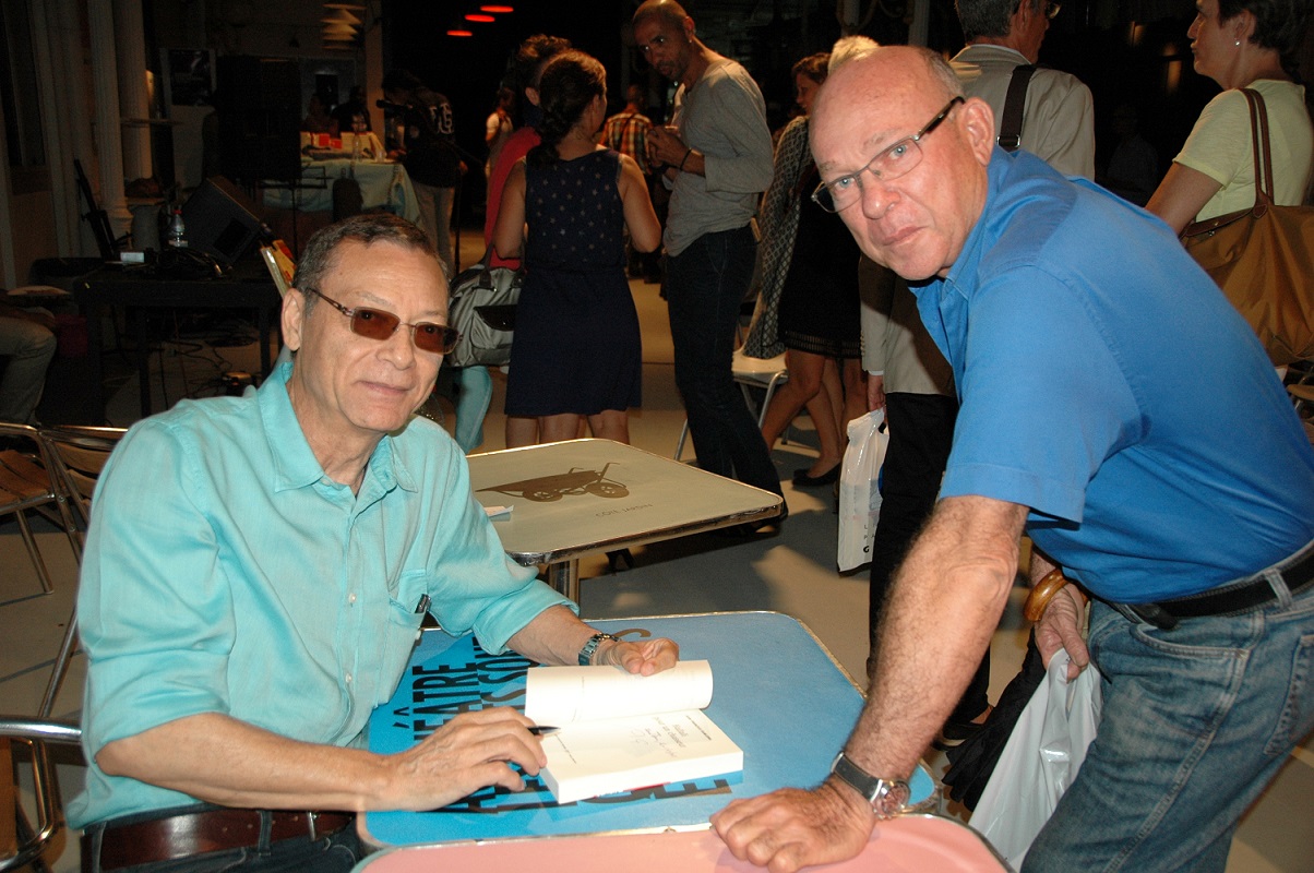 UN MONDE FOU DANS UNE AMBIANCE JOYEUSE