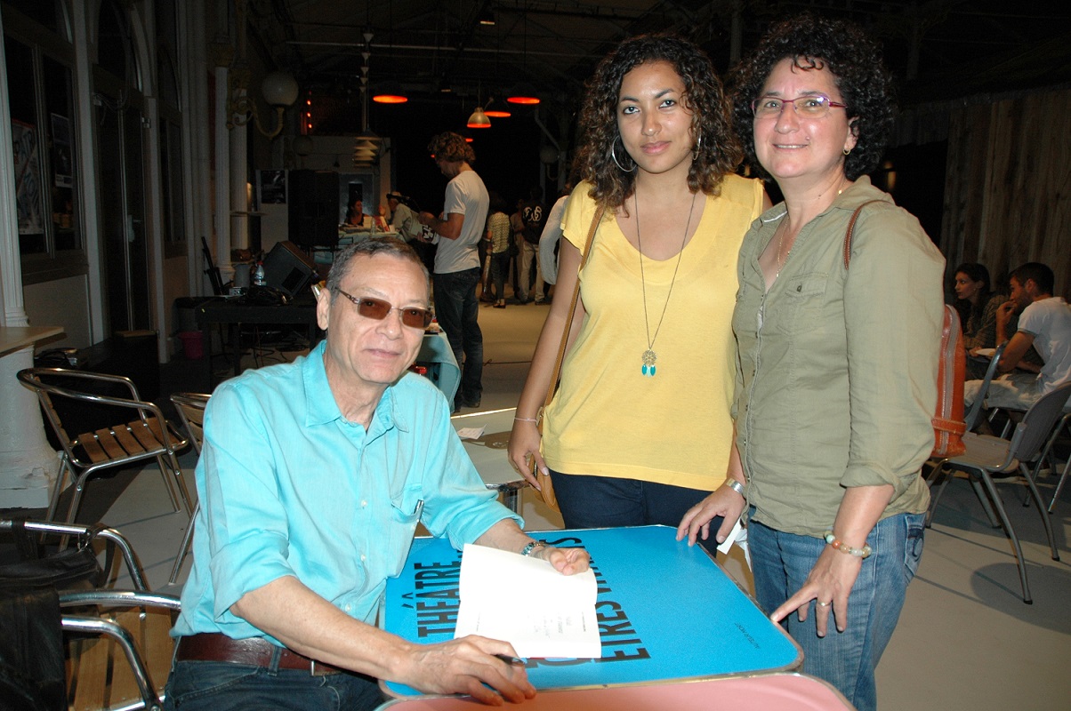 UN MONDE FOU DANS UNE AMBIANCE JOYEUSE