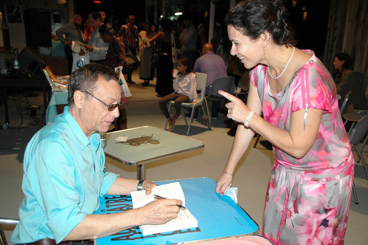UN MONDE FOU DANS UNE AMBIANCE JOYEUSE